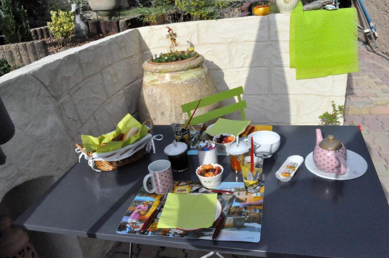 Bed and Breakfast Lou Pin Dou Papet Roquevaire Esterno foto